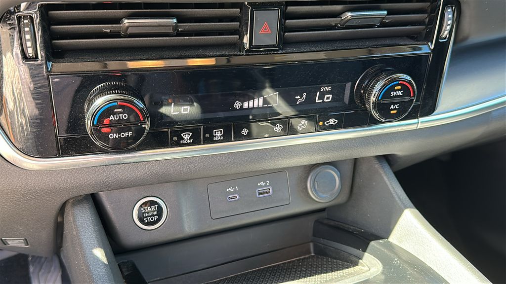 2021 Nissan Rogue SV photo 16