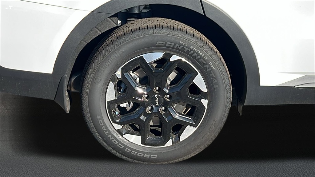 2025 Kia Sorento S photo 2