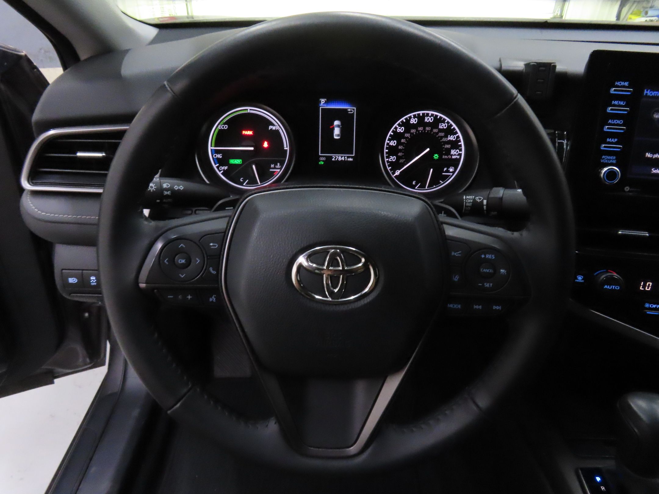 2022 Toyota Camry Hybrid SE photo 13
