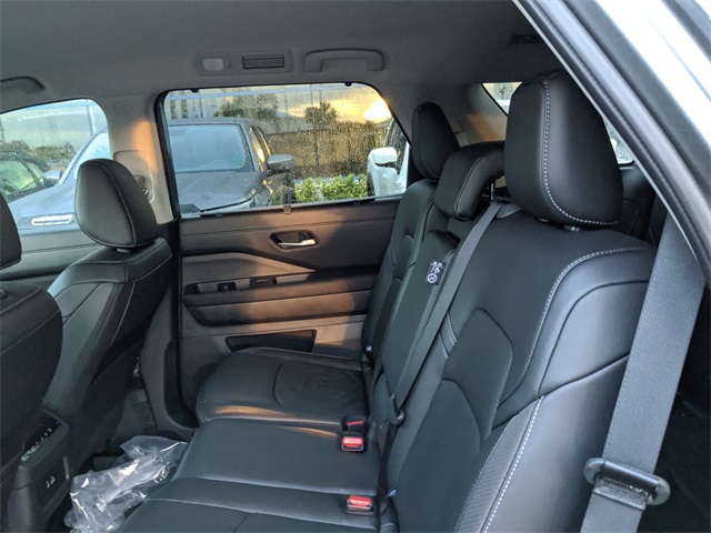 2025 Nissan Pathfinder SL photo 10