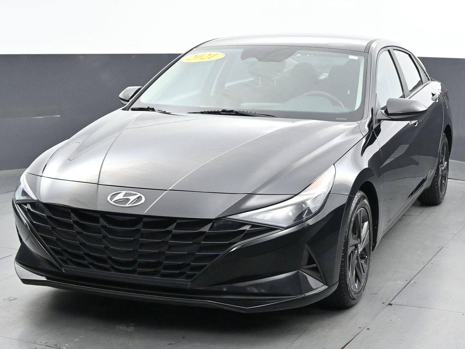 2021 Hyundai Elantra SEL photo 3