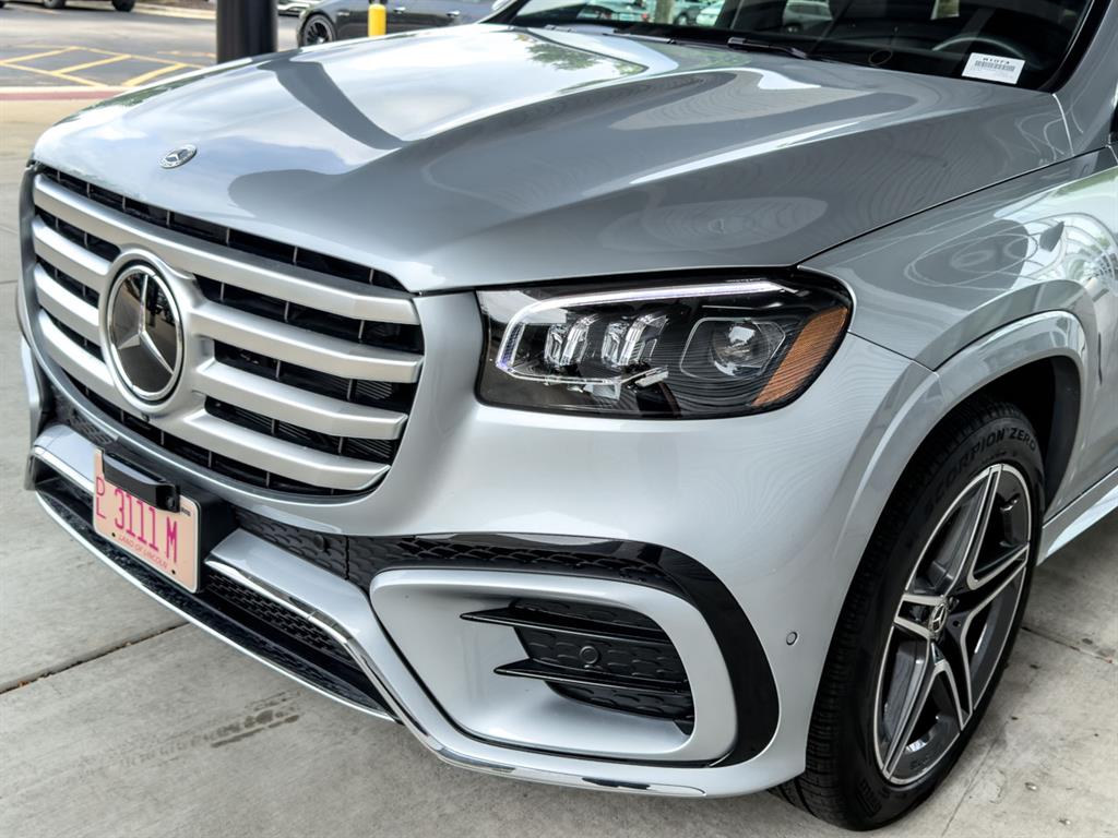 2025 Mercedes Benz GLS 450 4MATIC photo 4