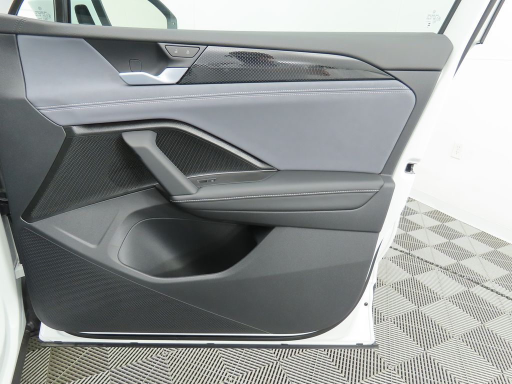 2025 Volkswagen Tiguan SE photo 25