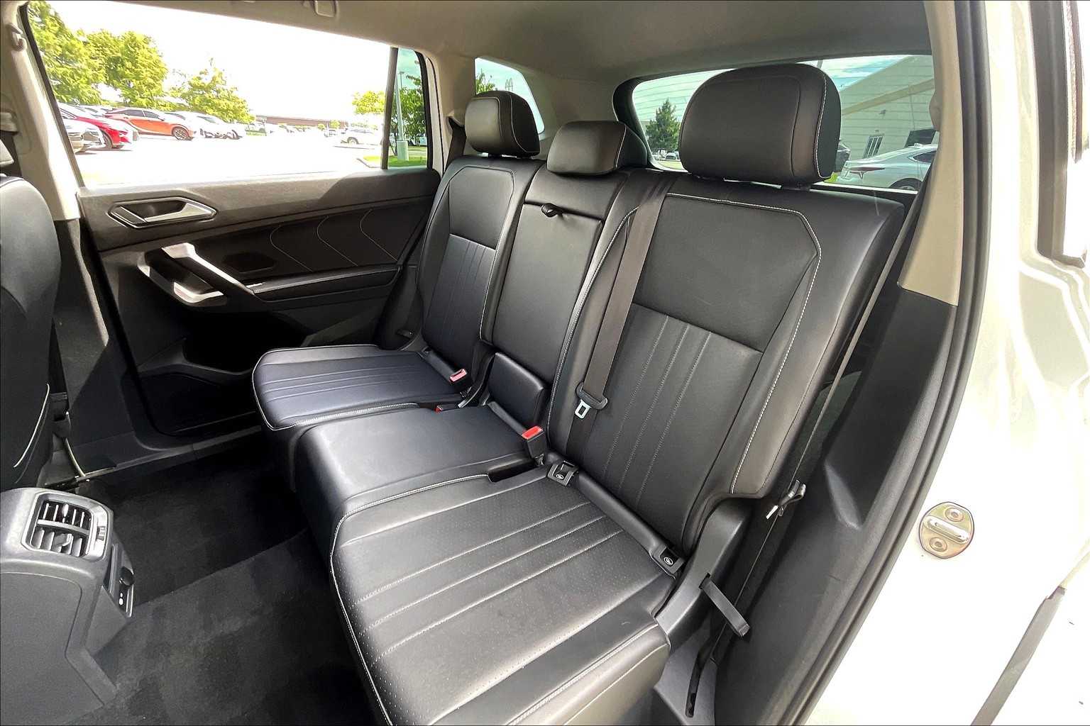 2022 Volkswagen Tiguan SE photo 36