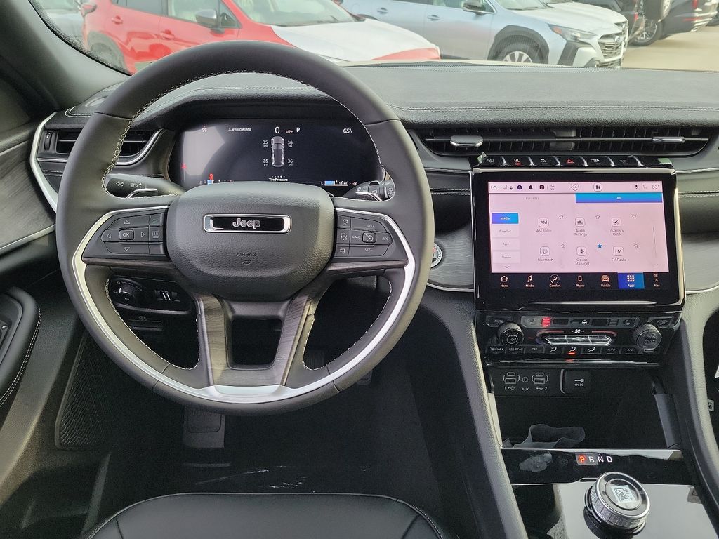 2025 Jeep Grand Cherokee Limited photo 2