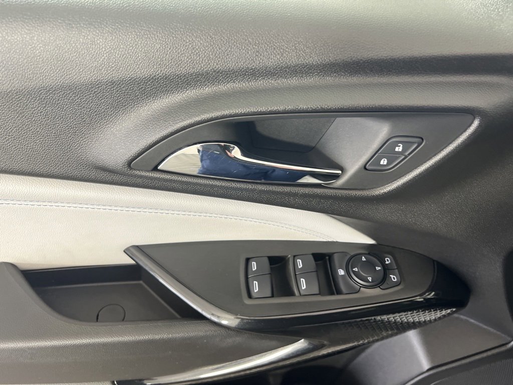 2025 Chevrolet Trax LT photo 5