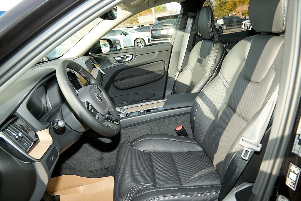 2026 VOLVO XC60 - Image 14