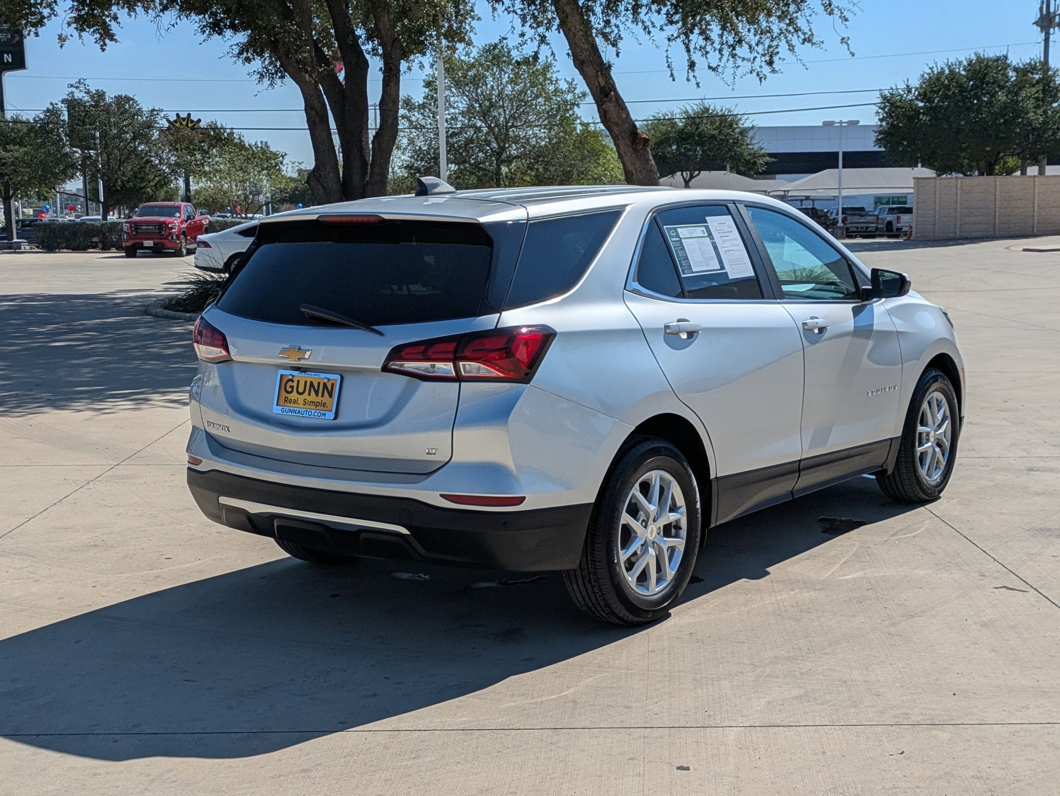 2022 Chevrolet Equinox LT photo 3