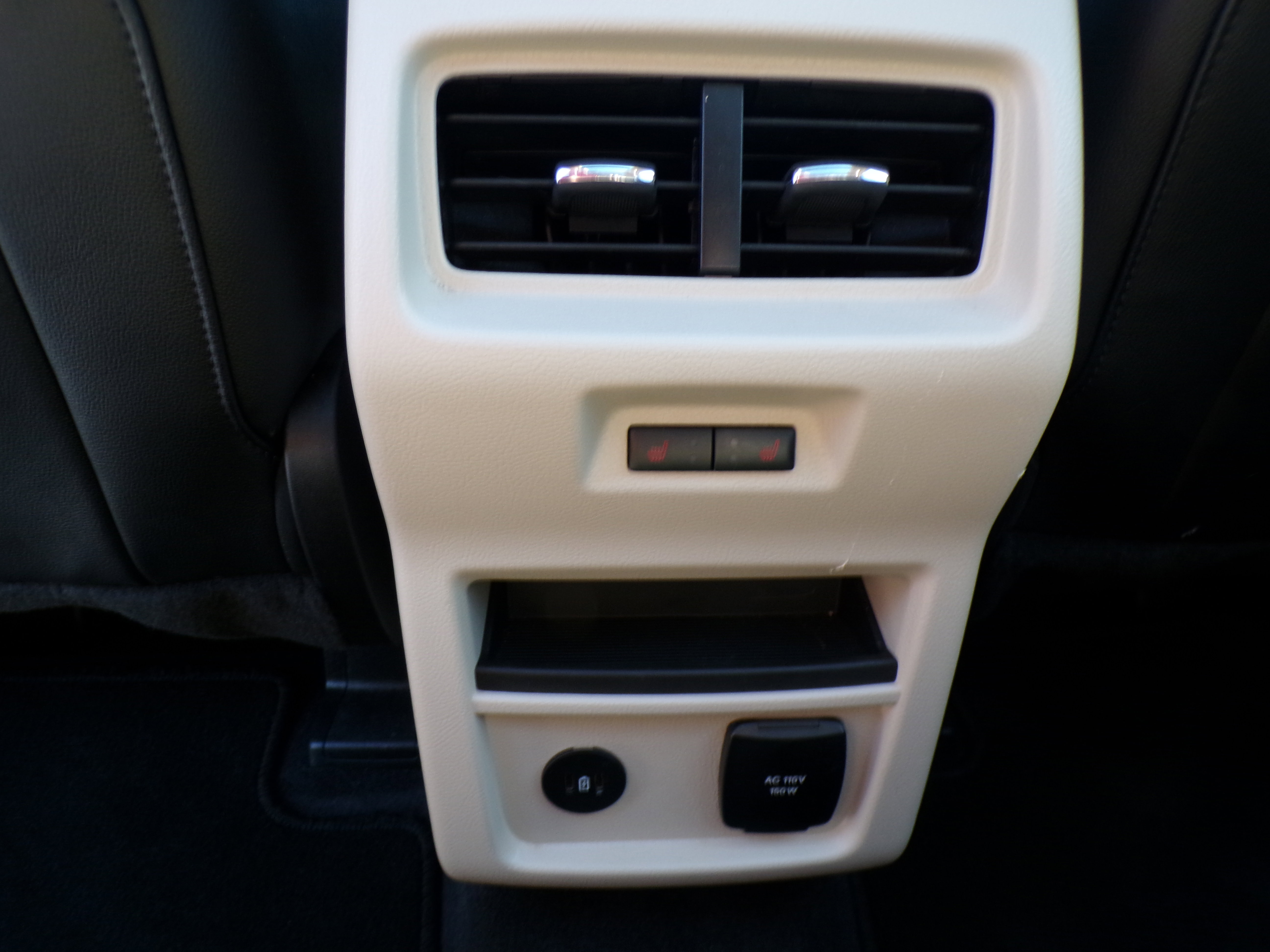 2024 Ford Edge Titanium photo 2