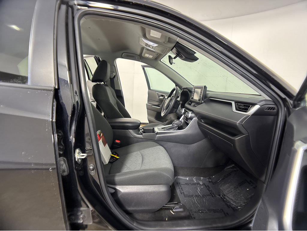 2022 Toyota RAV4 XLE photo 3