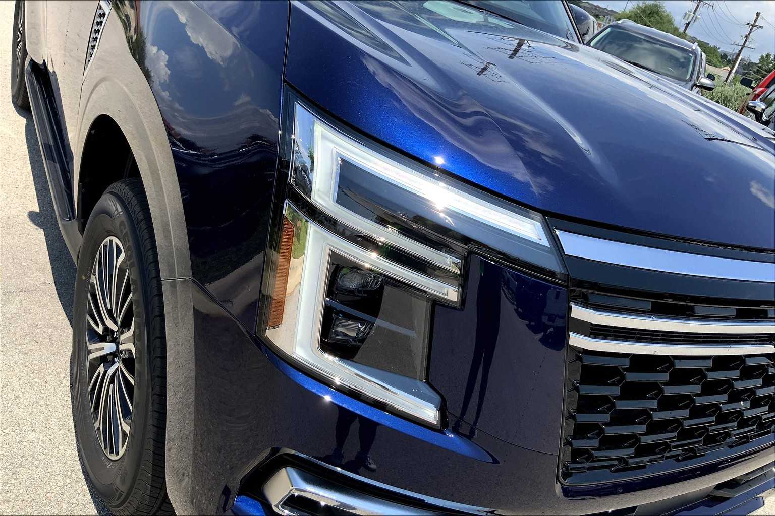 2025 Nissan Armada SL photo 13