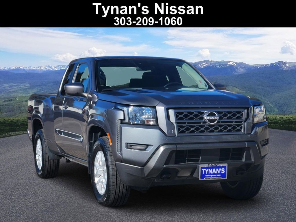 2022 Nissan Frontier SV's photo