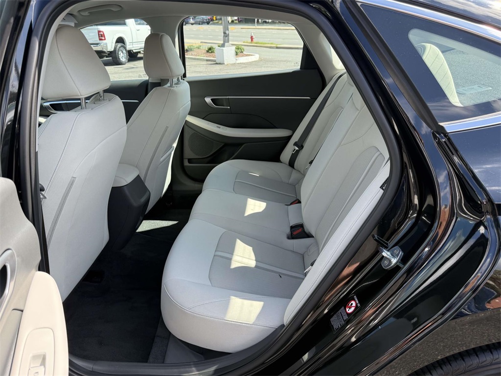 2023 Hyundai Sonata SE photo 12