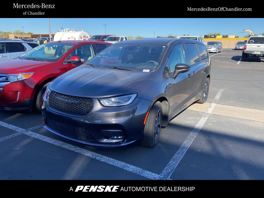 2022 Chrysler Pacifica Hybrid Touring L's photo