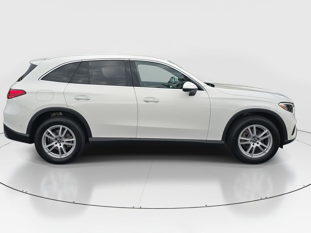 2025 Mercedes Benz GLC 300 4MATIC photo 3