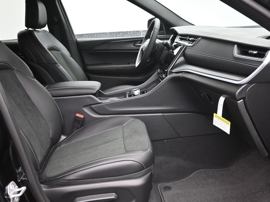 2025 Jeep Grand Cherokee Altitude X photo 5