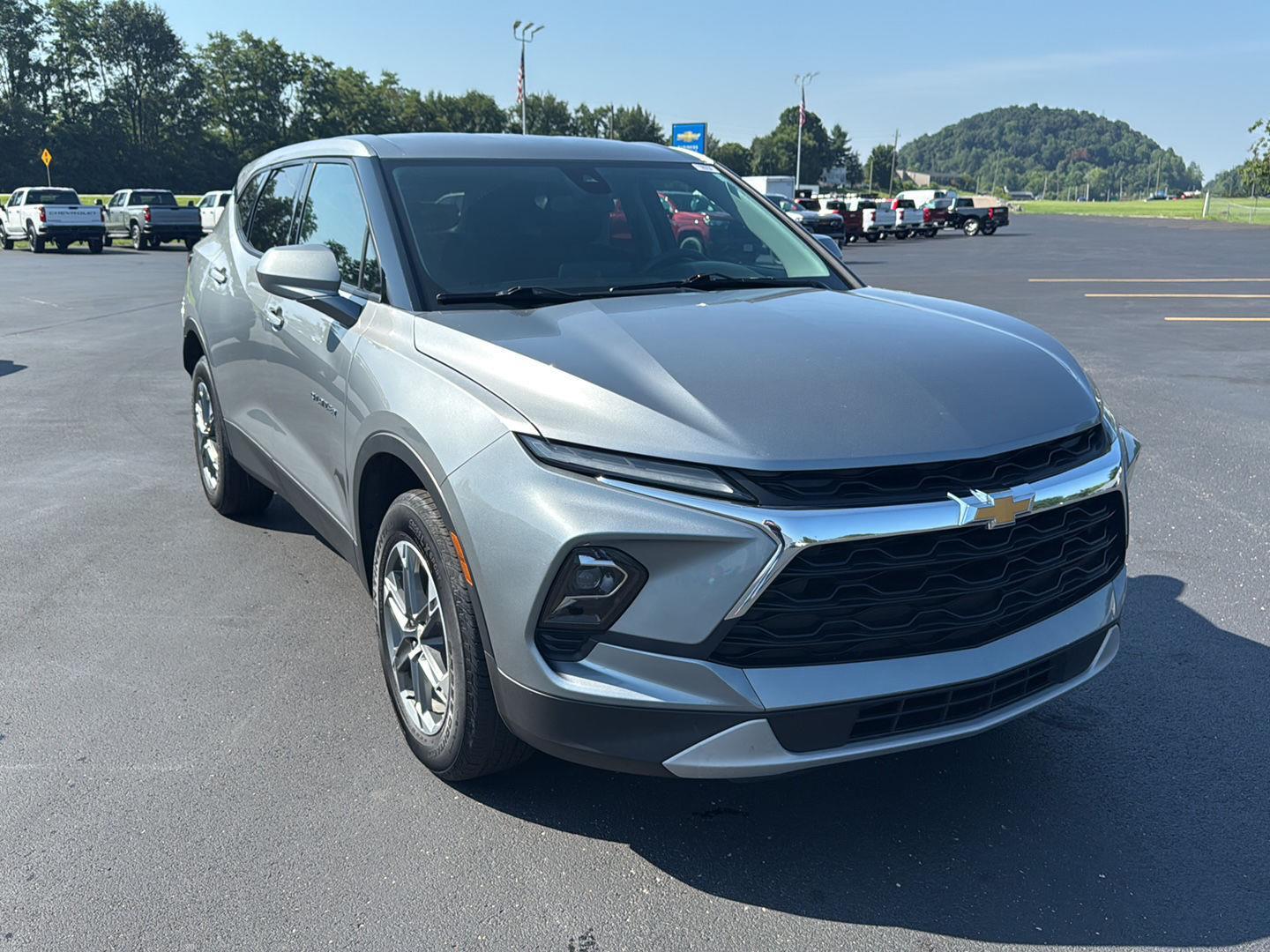 2023 Chevrolet Blazer 2LT photo 2
