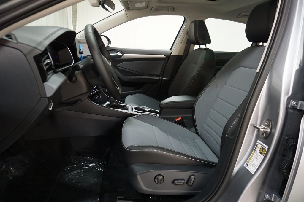 2025 Volkswagen Jetta 1.5T SE photo 9