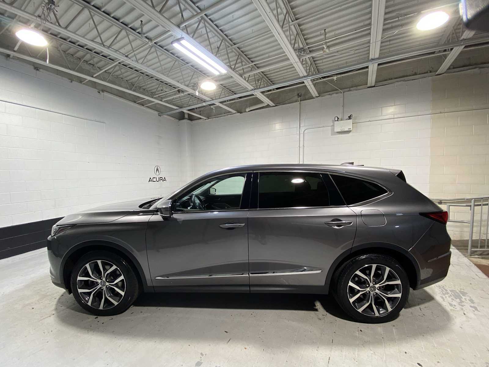 2022 Acura MDX Technology SH-AWD photo 3