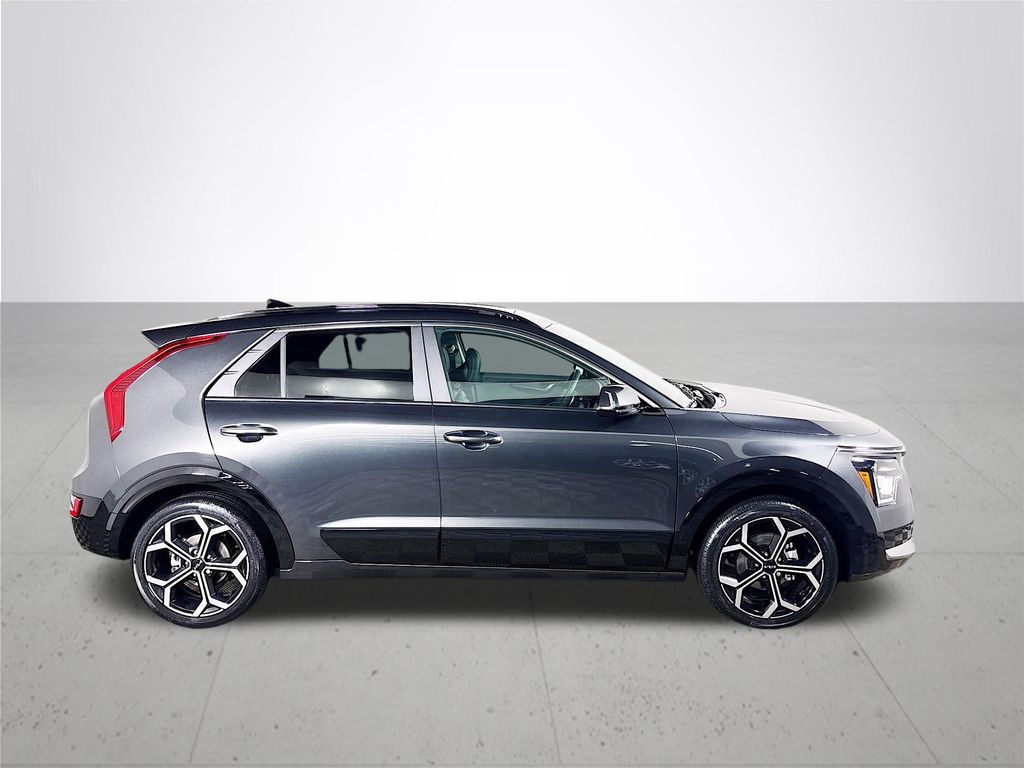 2025 Kia Niro SX Touring photo 4