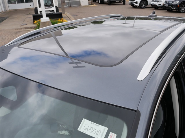 2025 Volkswagen Tiguan SE photo 3