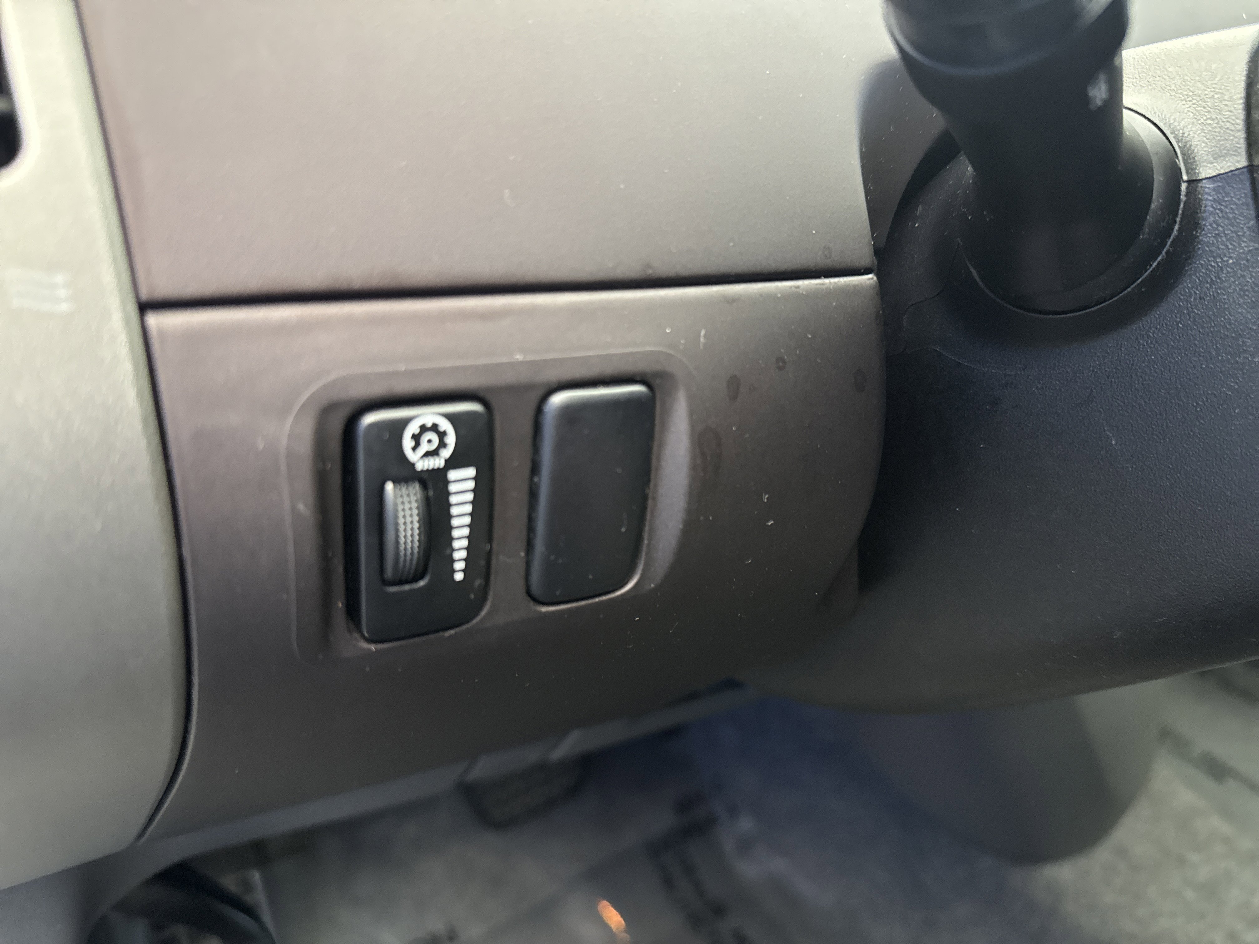 2005 Toyota Prius photo 2