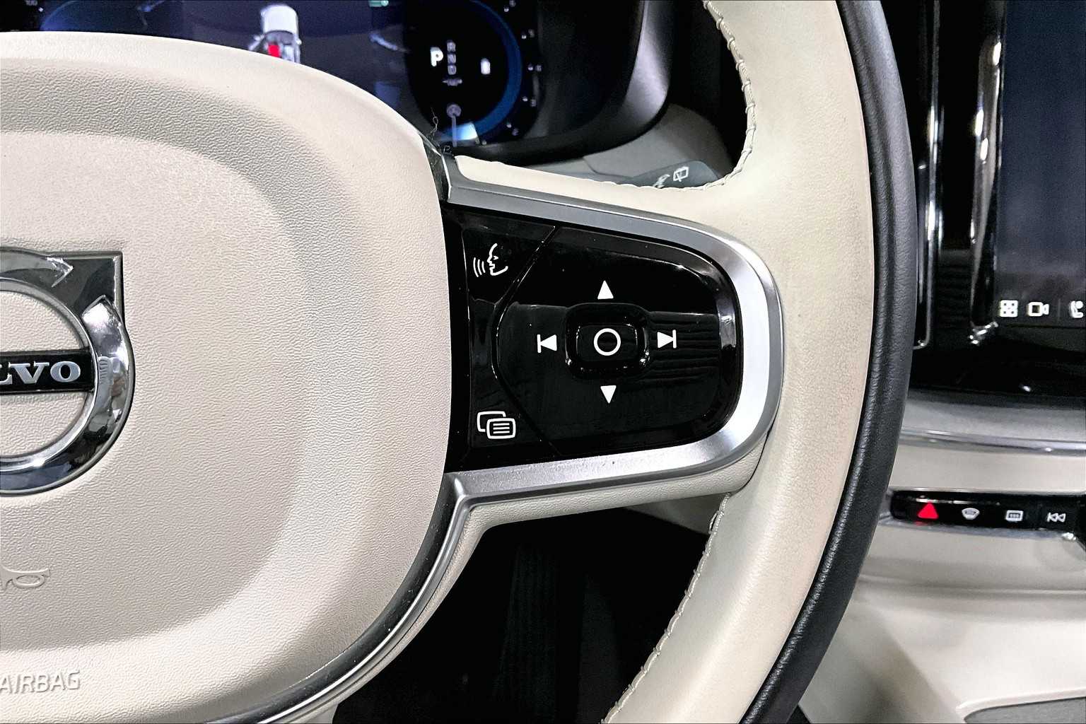 2024 Volvo XC60 Plus photo 24