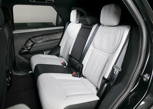 2025 Land Rover Range Rover Sport SE photo 5
