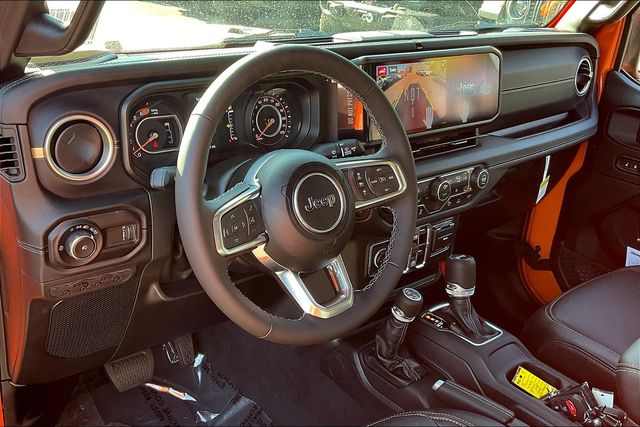 2025 Jeep Wrangler Sahara photo 6