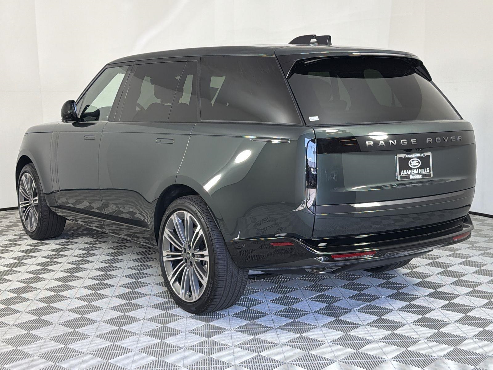 2025 Land Rover Range Rover SE photo 3