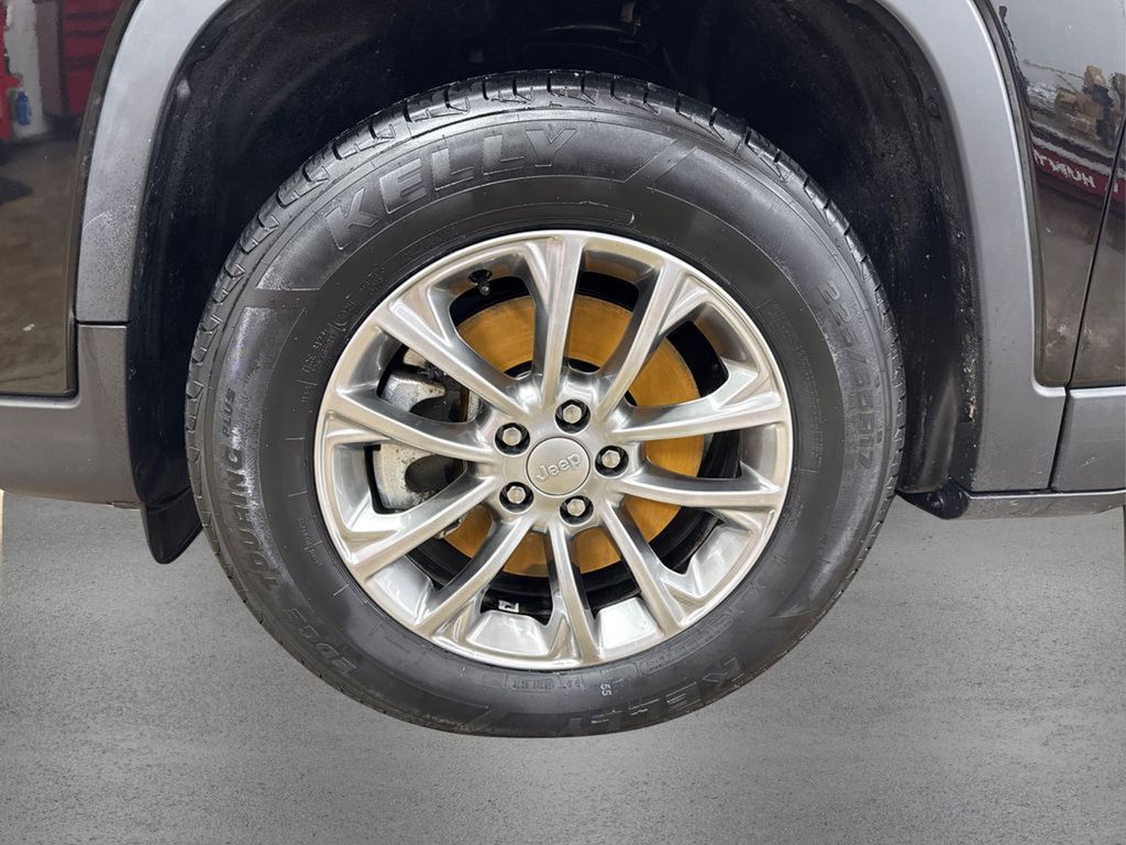 2021 Jeep Cherokee Latitude Lux photo 9