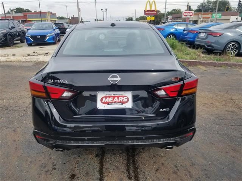 2025 Nissan Altima 2.5 SR photo 3
