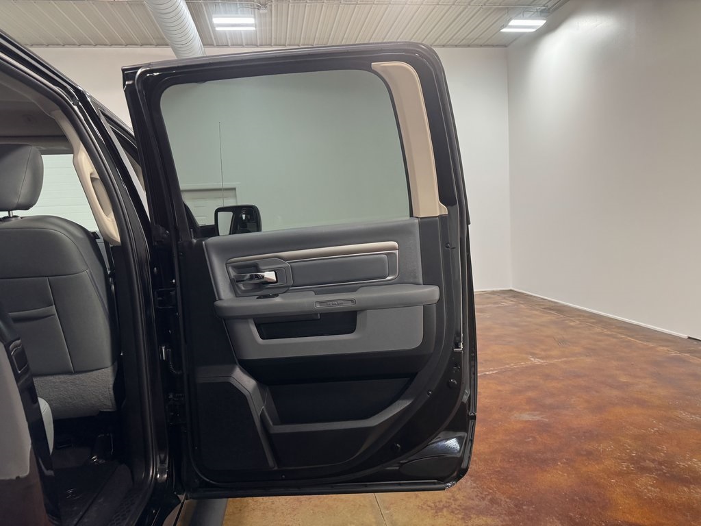2019 Ram 1500 Classic SLT photo 59