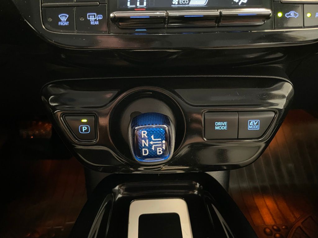2016 Toyota Prius Three photo 20