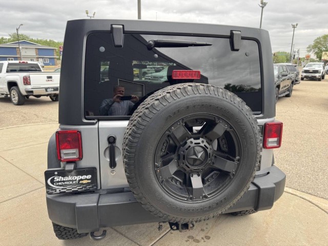 2014 Jeep Wrangler Unlimited Rubicon photo 4