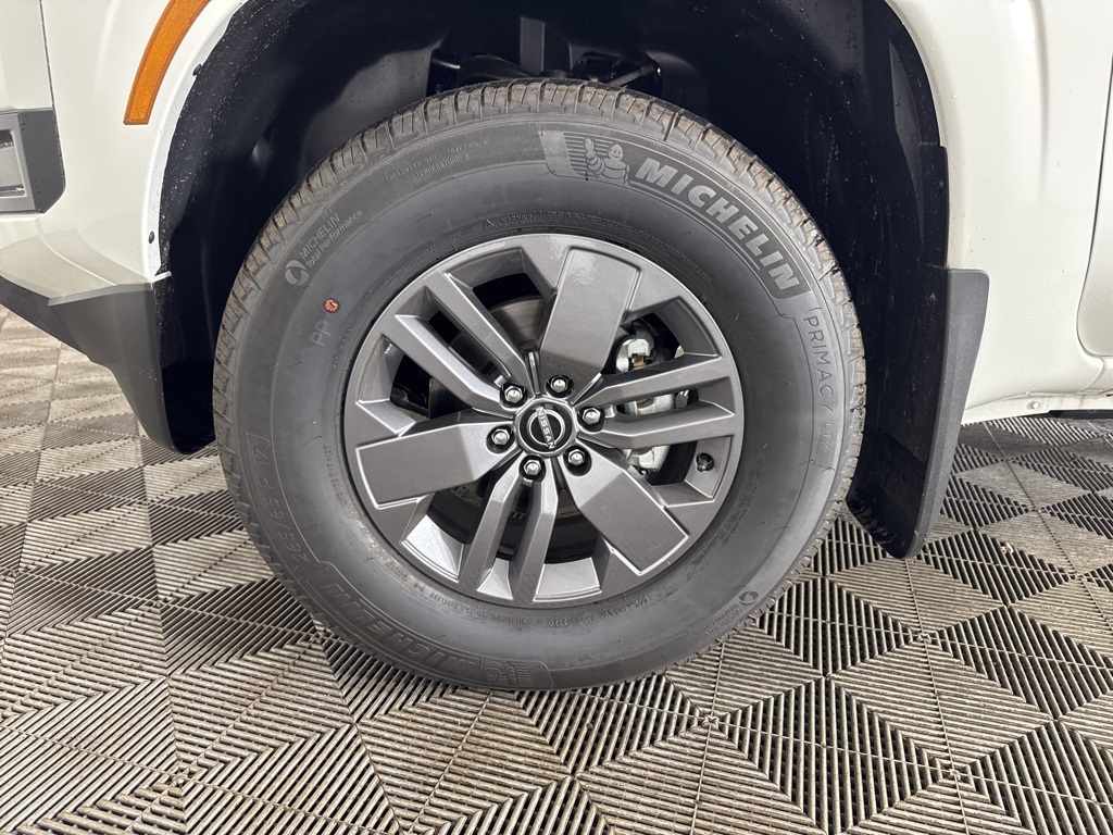 2025 Nissan Frontier SV photo 9