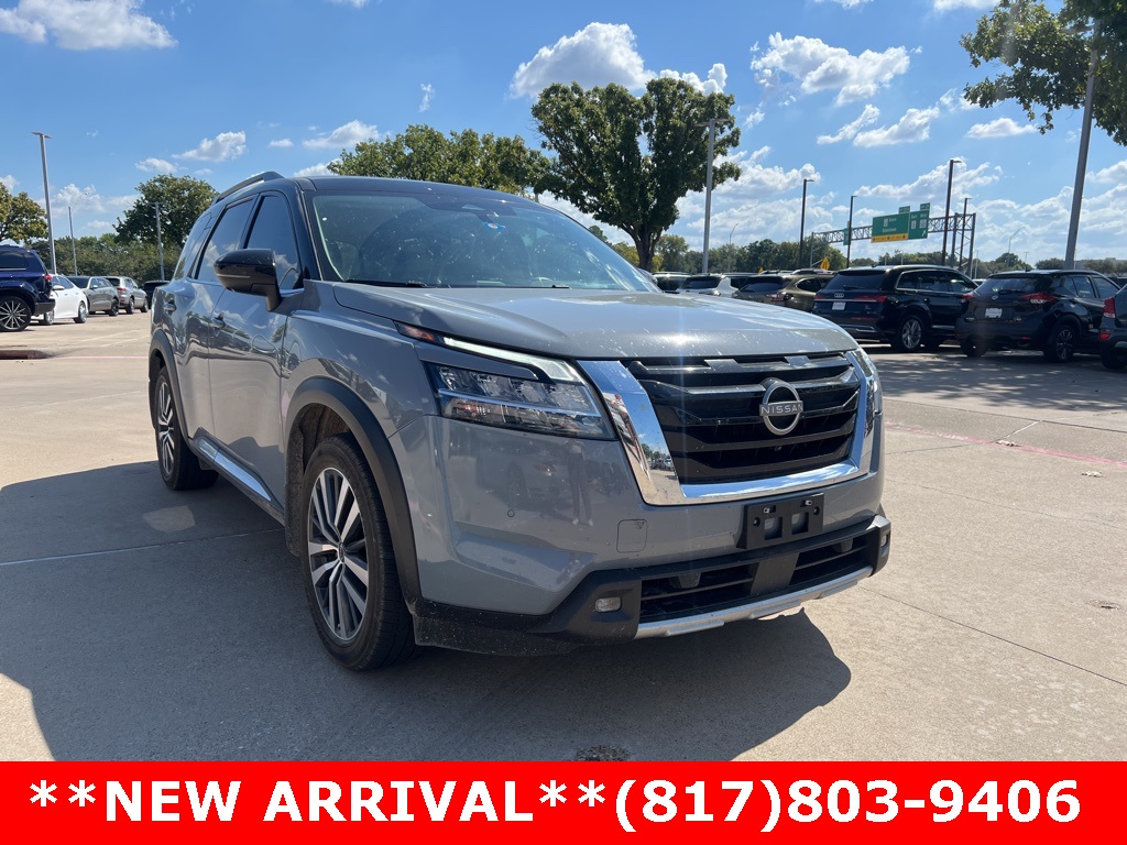 2022 Nissan Pathfinder Platinum photo 3