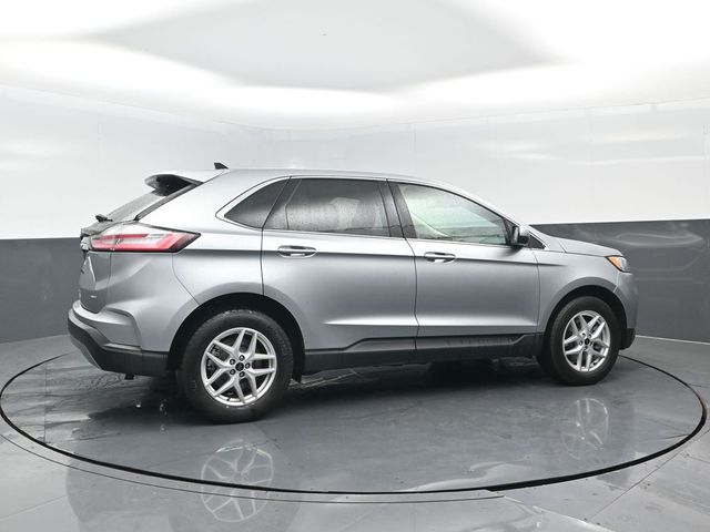 2024 Ford Edge SEL photo 3