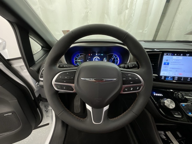 2024 Chrysler Pacifica Hybrid Pinnacle photo 11
