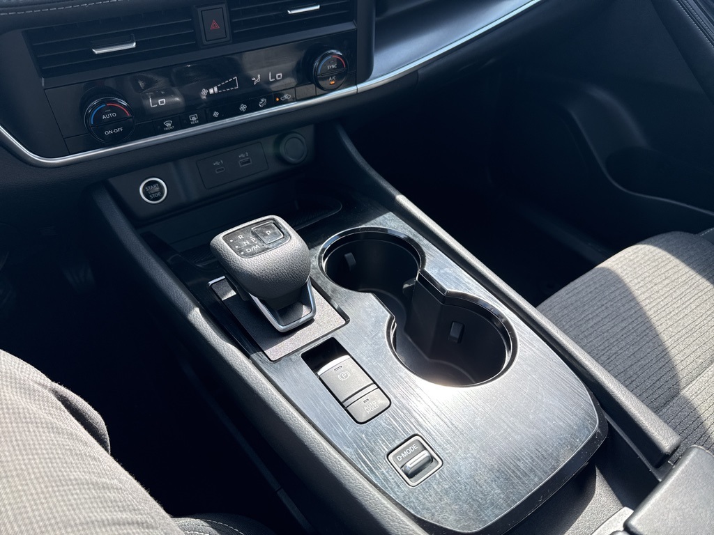 2023 Nissan Rogue SV photo 23