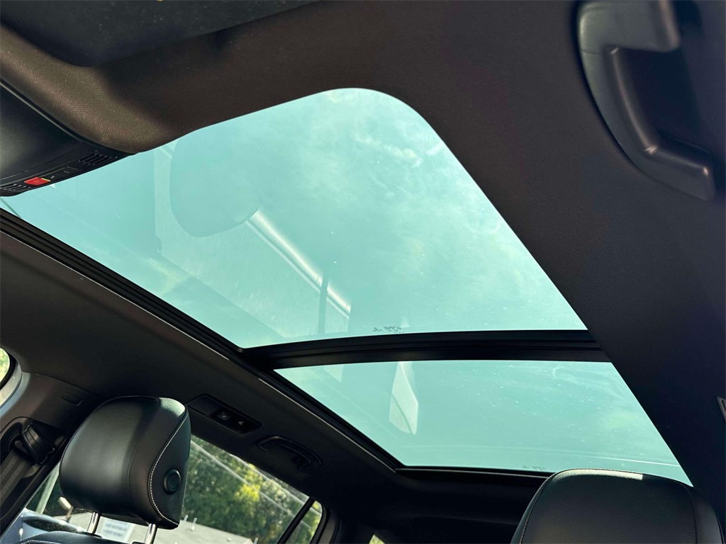 2022 Volkswagen Tiguan SE R-Line Black photo 17