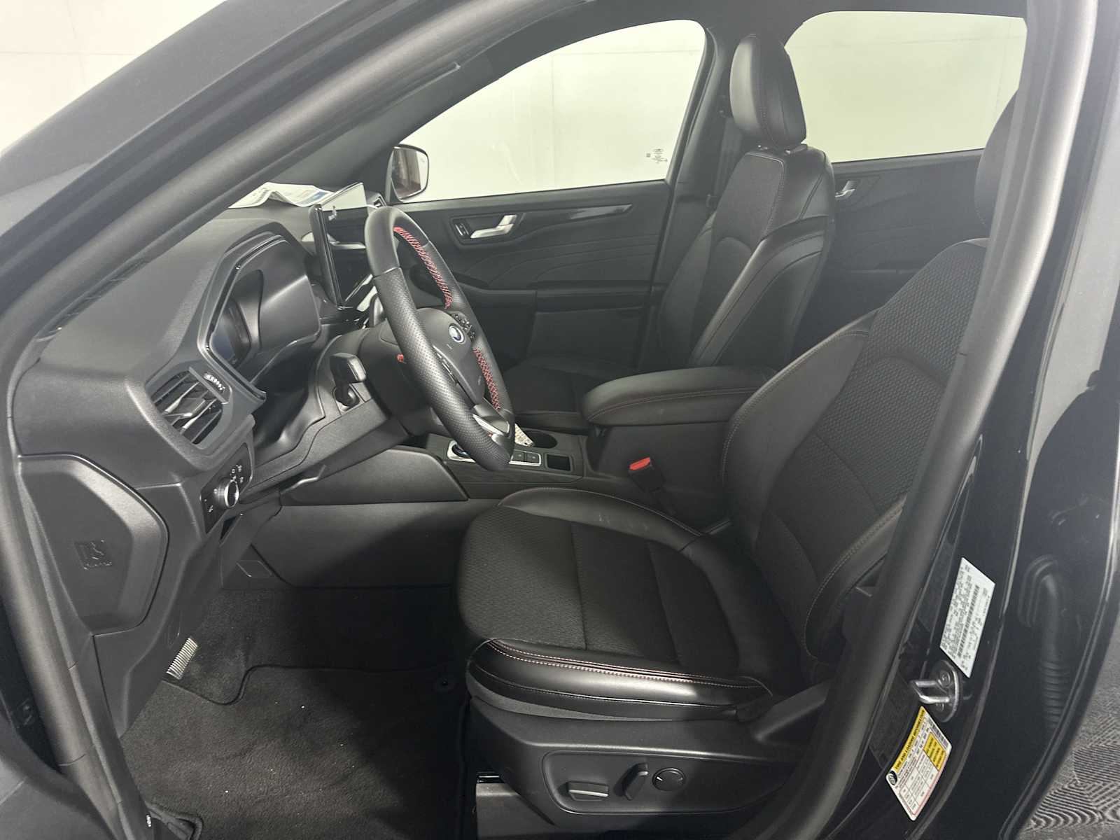 2025 Ford Escape ST-Line photo 4