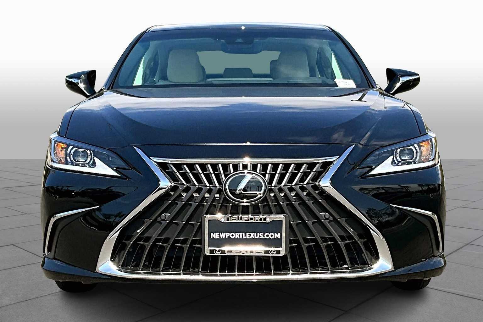 2025 Lexus ES 300h photo 3