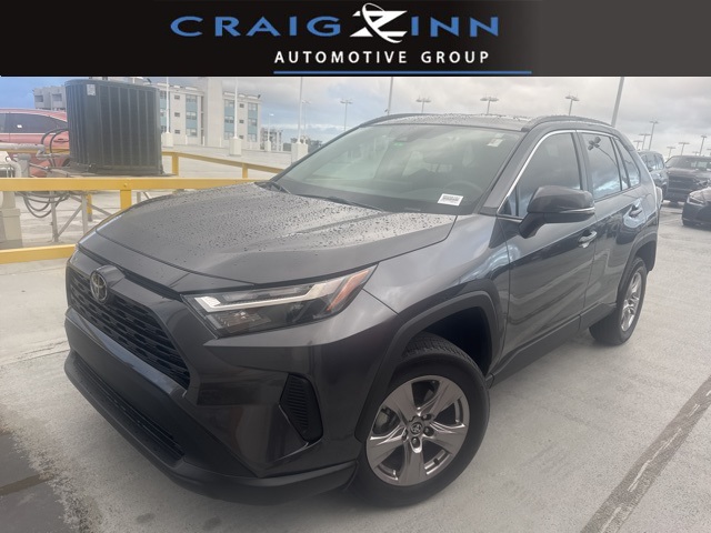 2023 Toyota RAV4 XLE's photo