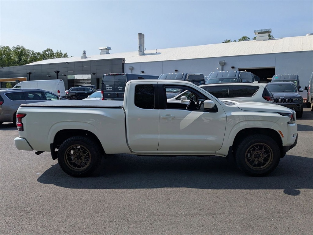 2024 Nissan Frontier SV photo 2