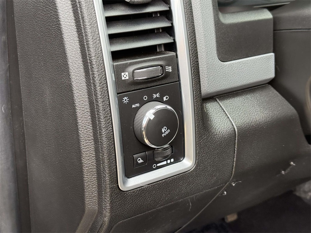 2019 Ram 1500 Classic Warlock photo 29