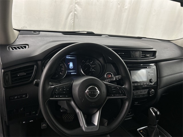 2017 Nissan Rogue SV photo 8