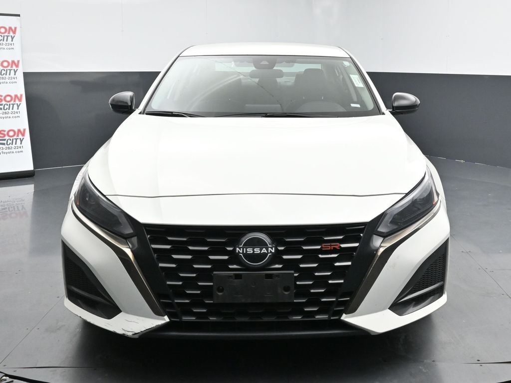 2023 Nissan Altima 2.5 SR photo 3