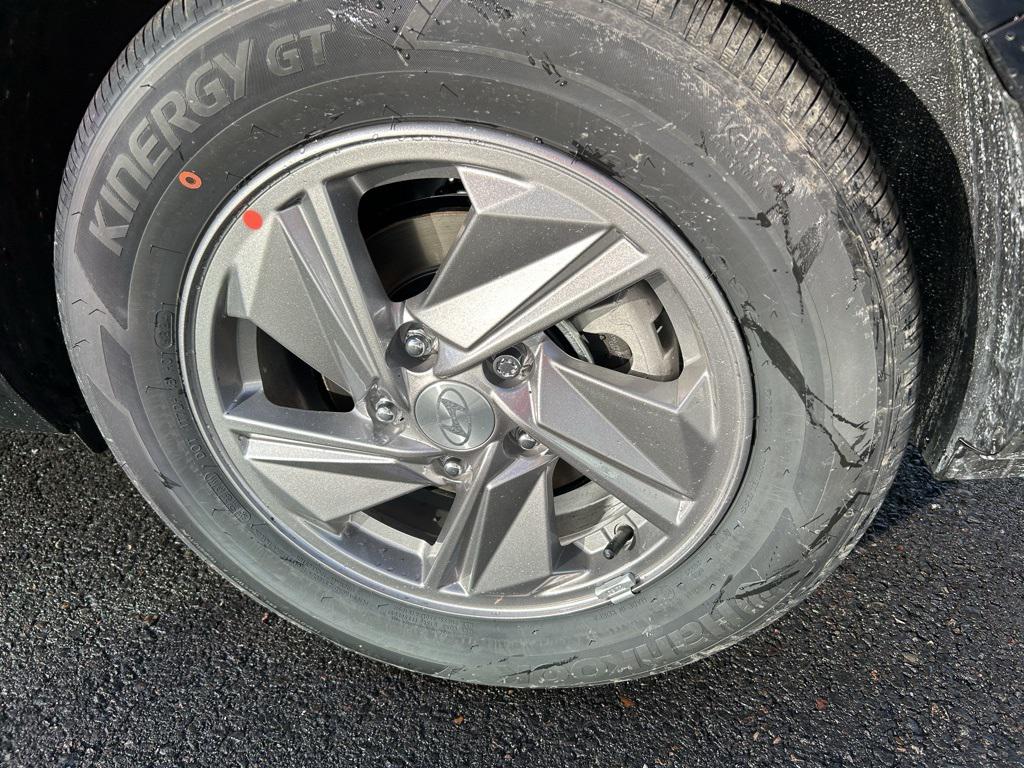 2025 Hyundai Elantra SE photo 7
