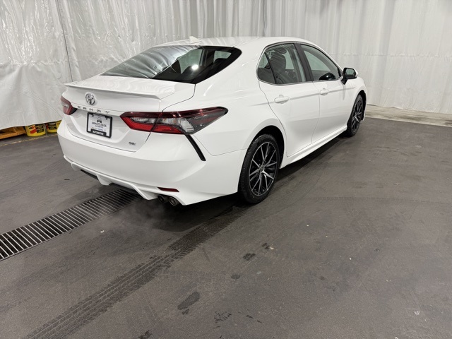 2021 Toyota Camry SE photo 3